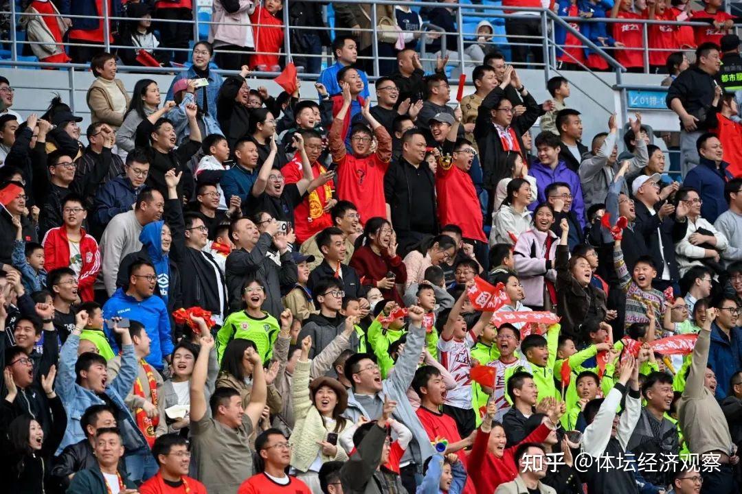 世界足球赛事朝气蓬勃，中国代表队备战有序的简单介绍