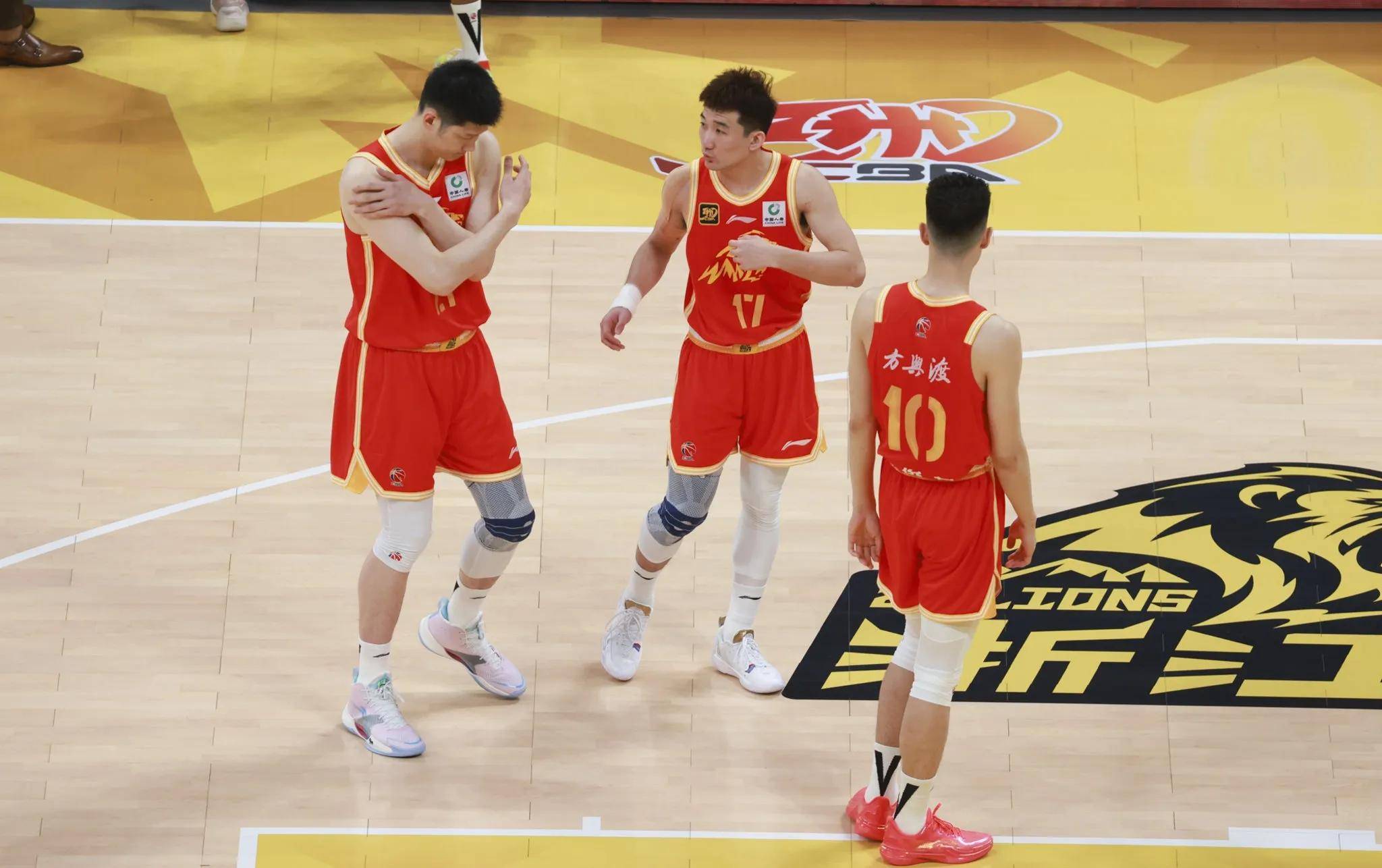 幕后故事曝光，球队助教赞扬球员们表现出色