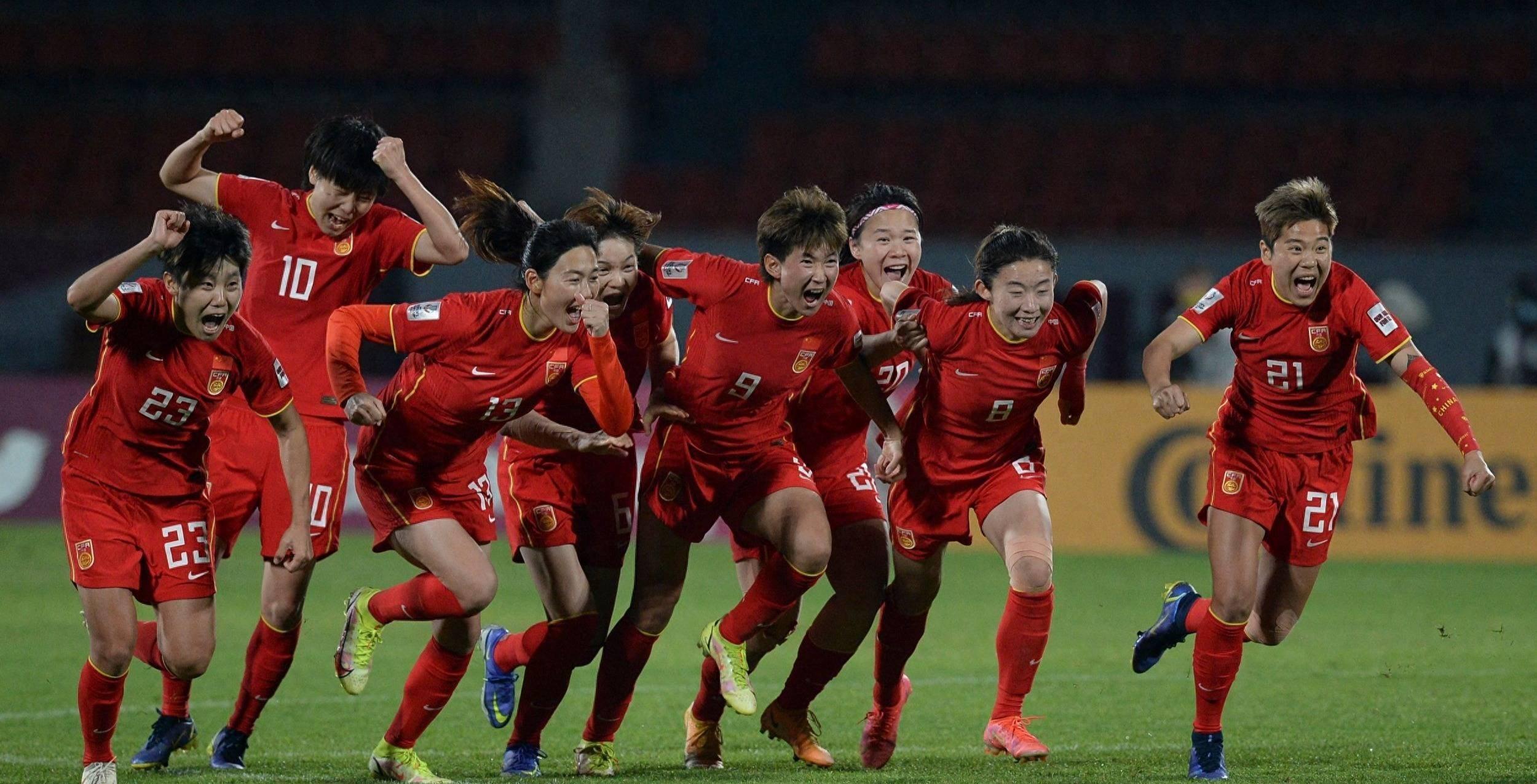 包含国家女足队员备战重要国际比赛，全力以赴的词条