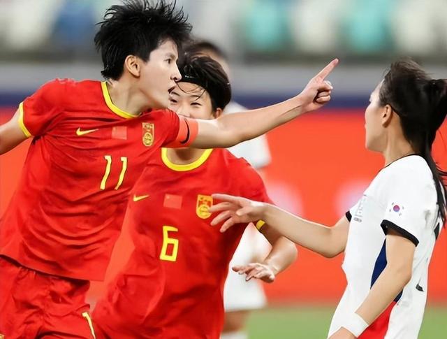 包含国家女足队员备战重要国际比赛，全力以赴的词条