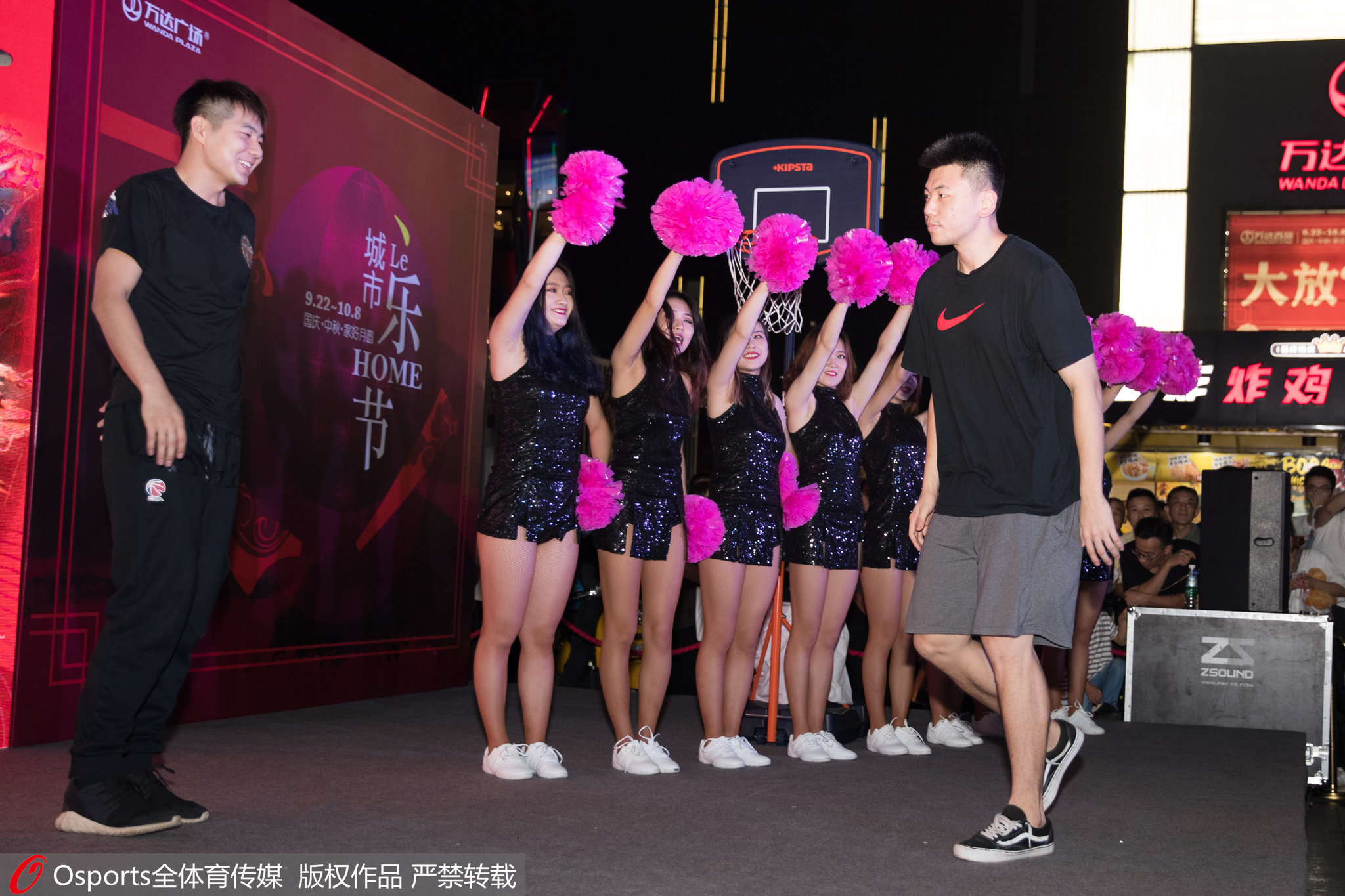 关于球队球迷互动活动拉开帷幕，热烈气氛的信息